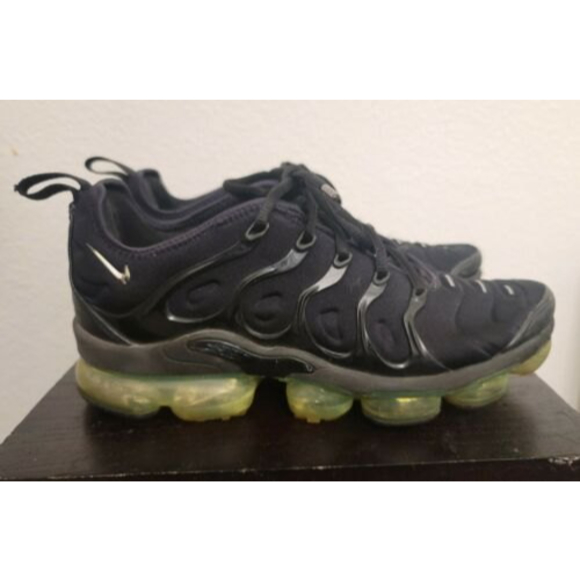 *READ* Nike Air Vapormax Plus Black Volt Green Mens Size 7.5 924453-015 Running main image 8